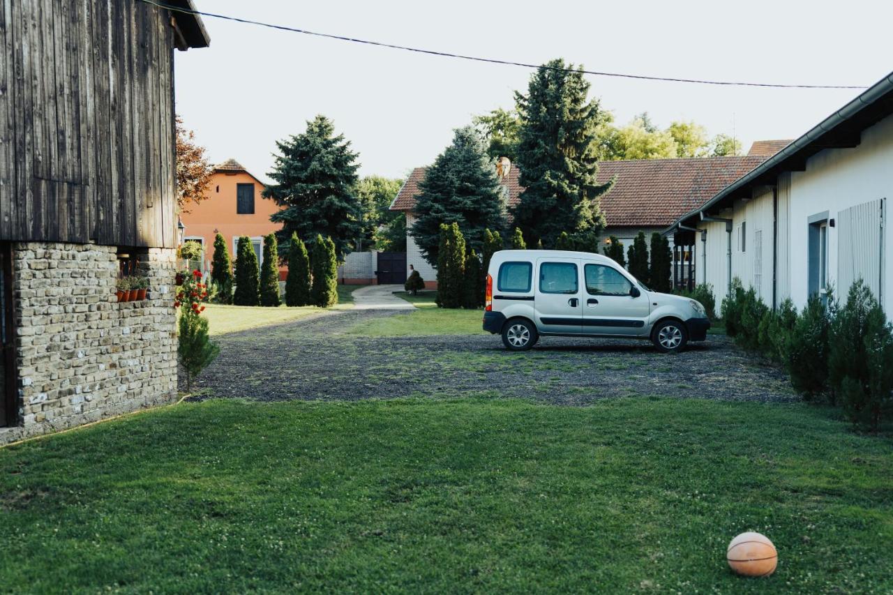 Ferienwohnung Dumalux Corner Subotica Exterior foto